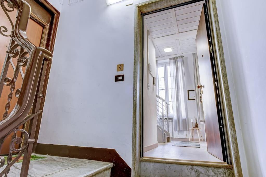 Luminoso Appartamento Nel Cuore Di Genova+Balcone ภายนอก รูปภาพ